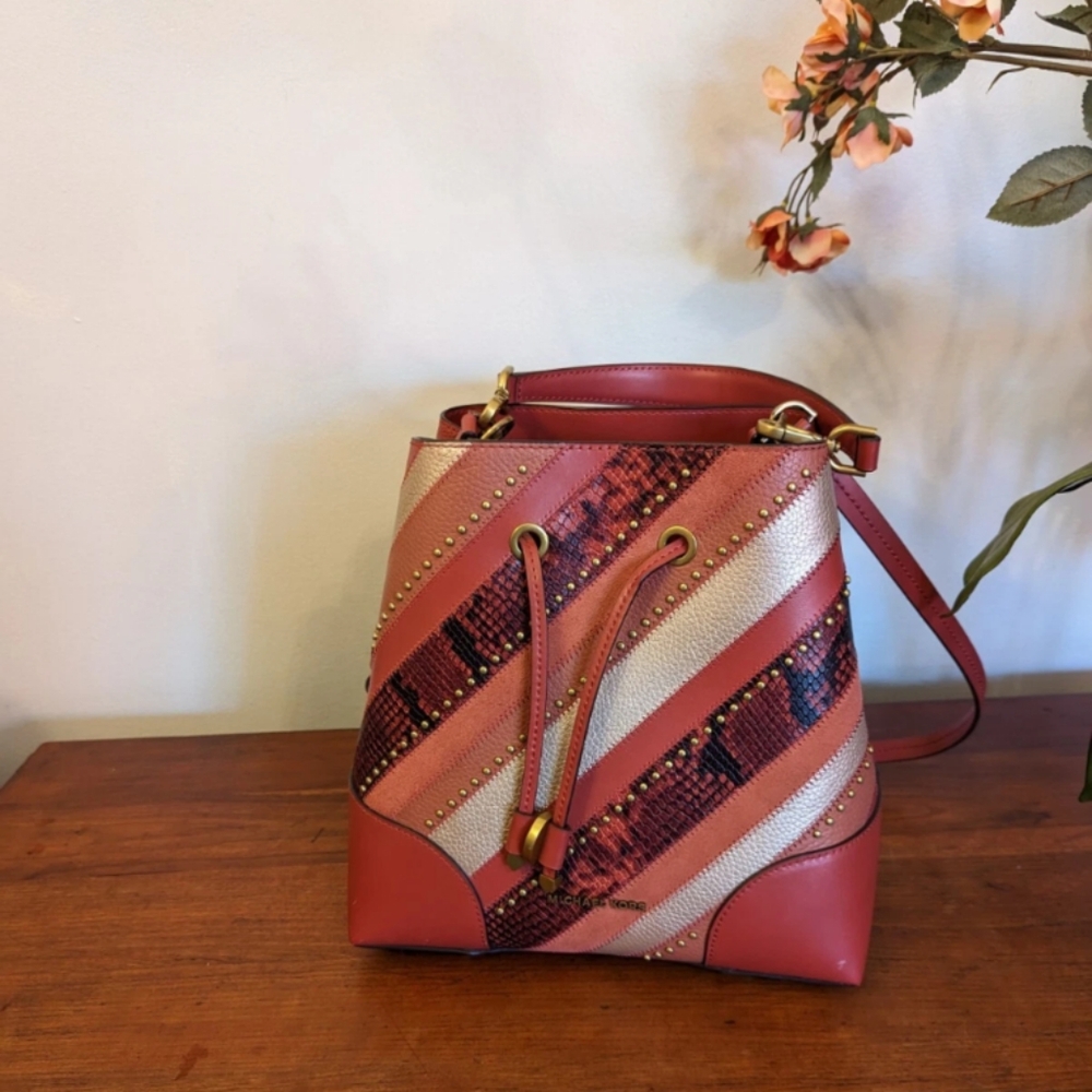 Michael Kors Mercer Terracotta
Leather Convertible Bucket Bag MK